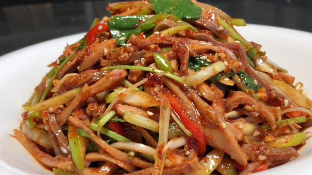 廚師長教你紅油肚絲的家常做法,步驟詳細,鮮香微辣下酒又下飯 【留意美食】#紅油肚絲 #紅油 #豬肚絲