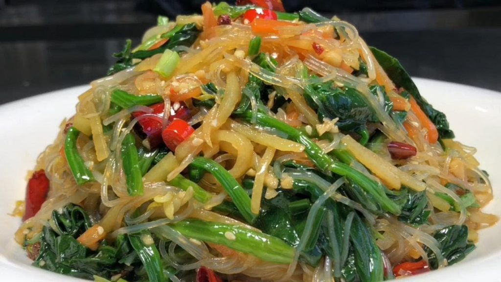 廚師長教你菠菜拌粉絲的家常做法,步驟詳細,開胃解膩下酒又下飯 【留意美食】#菠菜拌粉絲 #菠菜 #粉絲