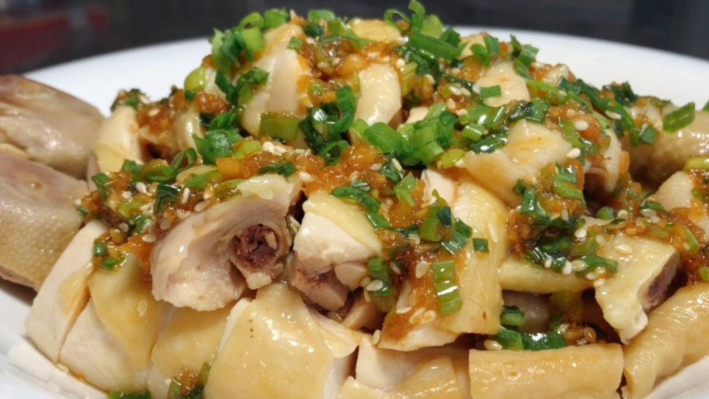 廣東人經典做法「隔水蒸雞」皮脆肉嫩,鮮香入味,比白切雞還好吃 【留意美食】#隔水蒸雞 #皮脆肉嫩 #白切雞