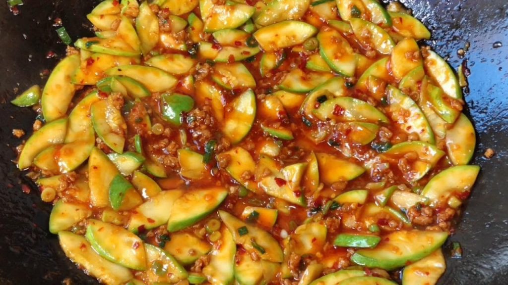 把西葫蘆做成魚香味的你吃過嗎,這做法第一次見,上桌都搶著吃【留意美食】#西葫蘆 #魚香 #西葫蘆食譜