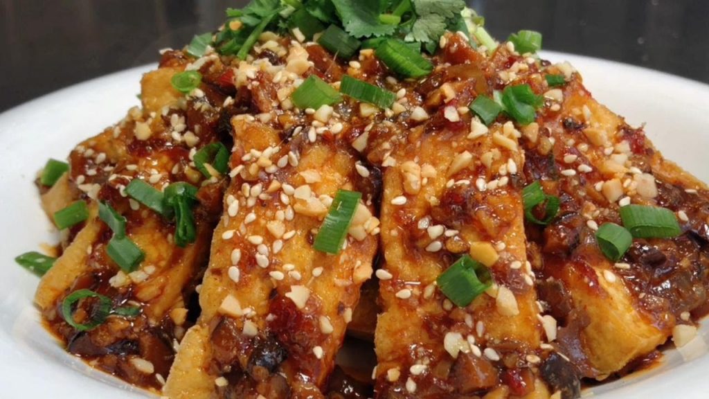 火遍大江南北的街邊小吃,「澆汁豆腐」的做法,鮮香濃郁味道贊 【留意美食】#澆汁豆腐 #豆腐 #豆腐料理