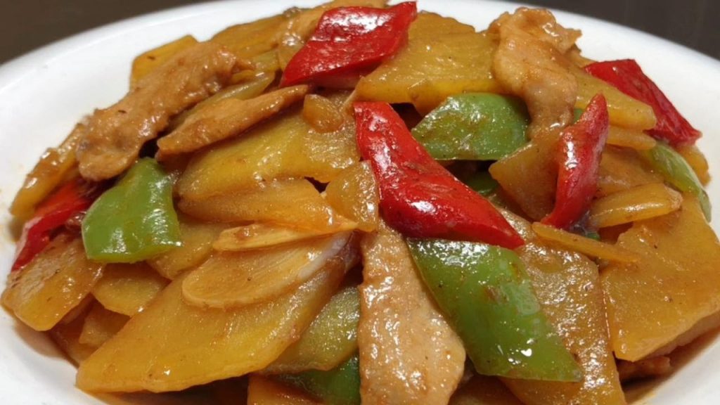 經典家常菜土豆片炒肉,做法簡單實用,每個星期都做一盤,超下飯【留意美食】#土豆片炒肉 #土豆 #豬肉食譜