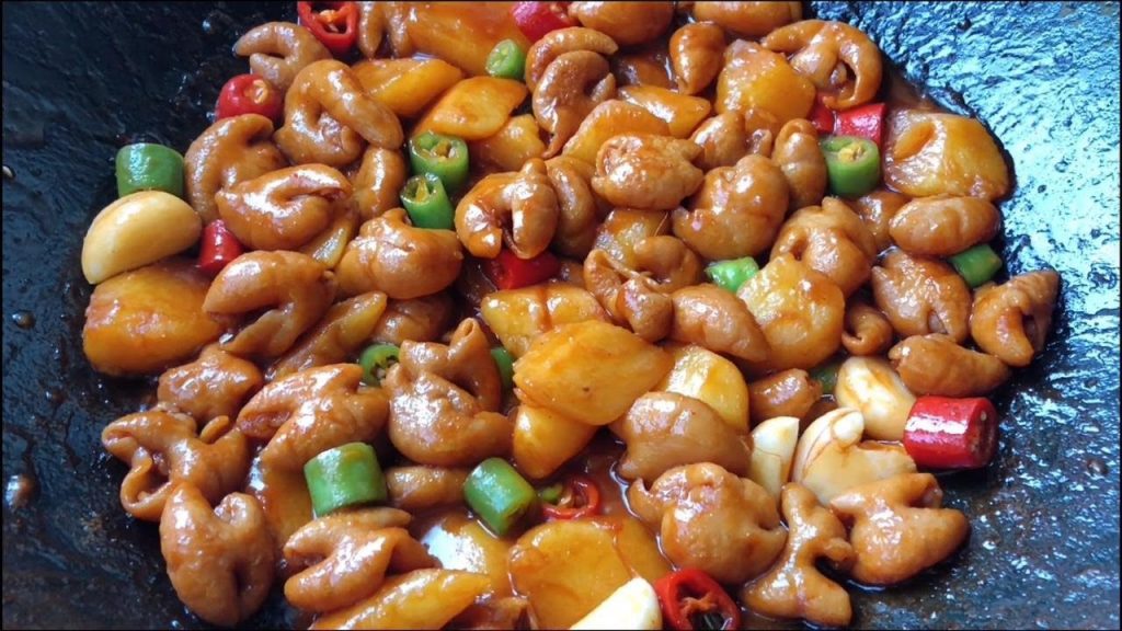 飯店的土豆燒肥腸為什麼那麼好吃?很多人都搞不懂,看川廚如何做【留意美食】#土豆燒肥腸 #土豆 #肥腸