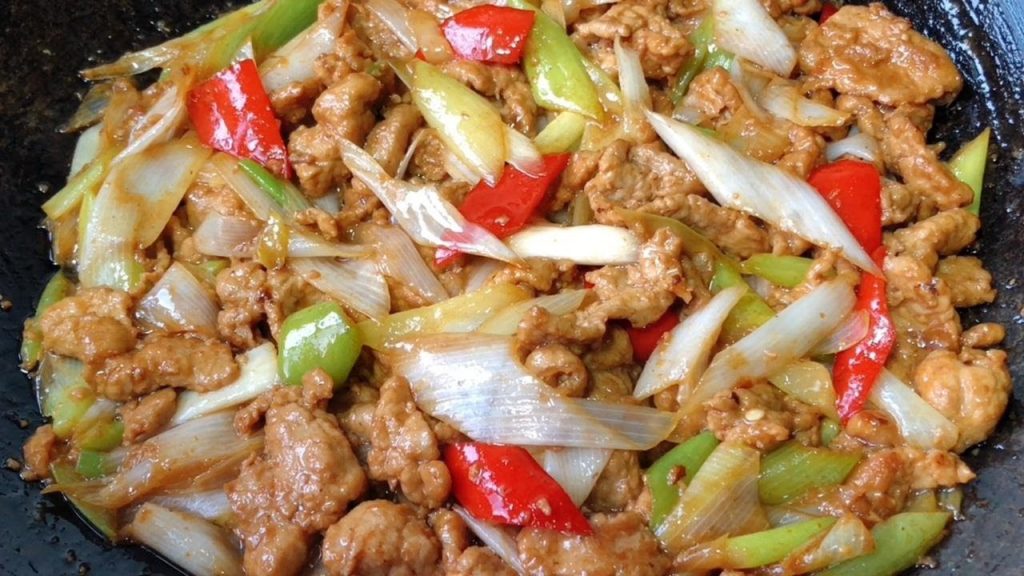 飯店的蔥爆肉為什麼好吃?大廚教你技巧,蔥香濃郁滑嫩入味 【留意美食】#蔥爆肉