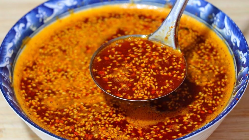 做辣椒油有人直接泼热油,有人加白酒,都错了,大厨教你正确做法【刘姐厨房 Magic Food】