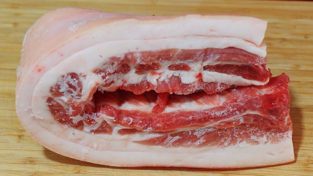 解冻肉到底用不用水泡?肉店老板教我一招,3分钟解冻跟新鲜一样【刘姐厨房 Magic Food】