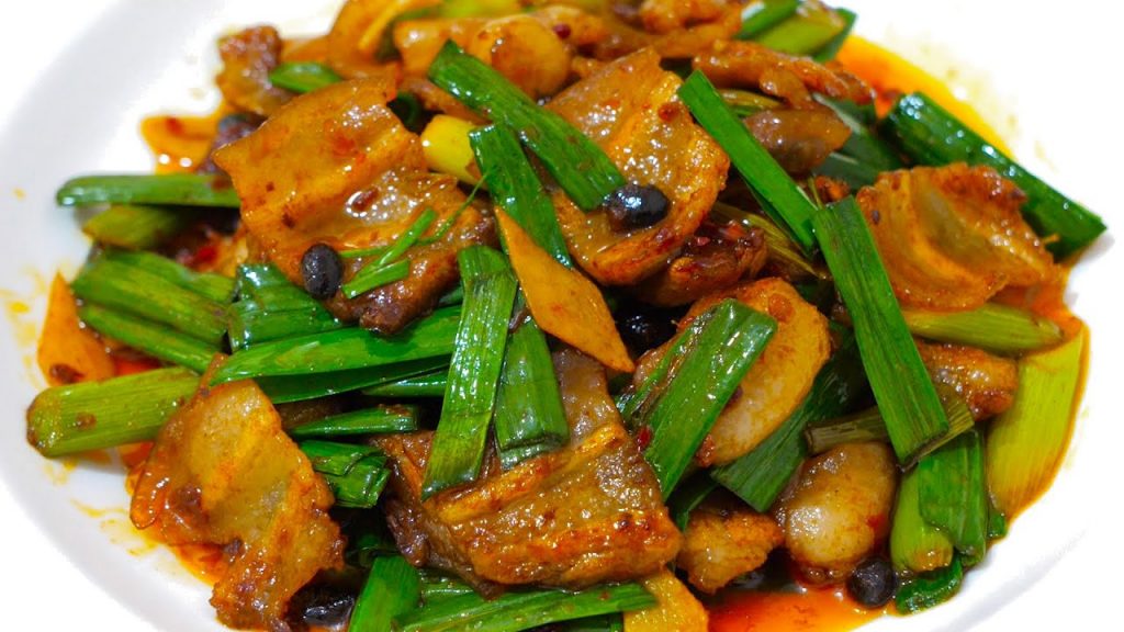 下饭菜“蒜苗回锅肉”照着做,比外面买的更好吃,肉香不腻真解馋Twice-cooked pork recipe