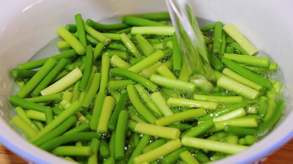 春天蒜苔营养丰富,教你好吃做法,蒜苔脆嫩入味,营养不流失【刘姐厨房 Magic Food】