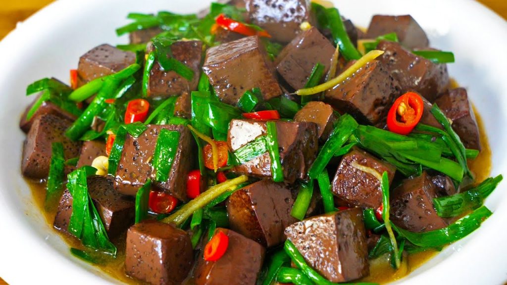 炒猪血时,很多人第一步就做错了,教你正确做法,鲜香滑嫩无腥味Stir-fried pork blood with leeks recipe