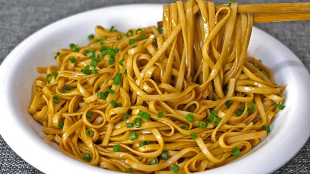 面条这样做太好吃了,连吃一个月都不腻,一次做一大盘都不够吃Noodle recipe