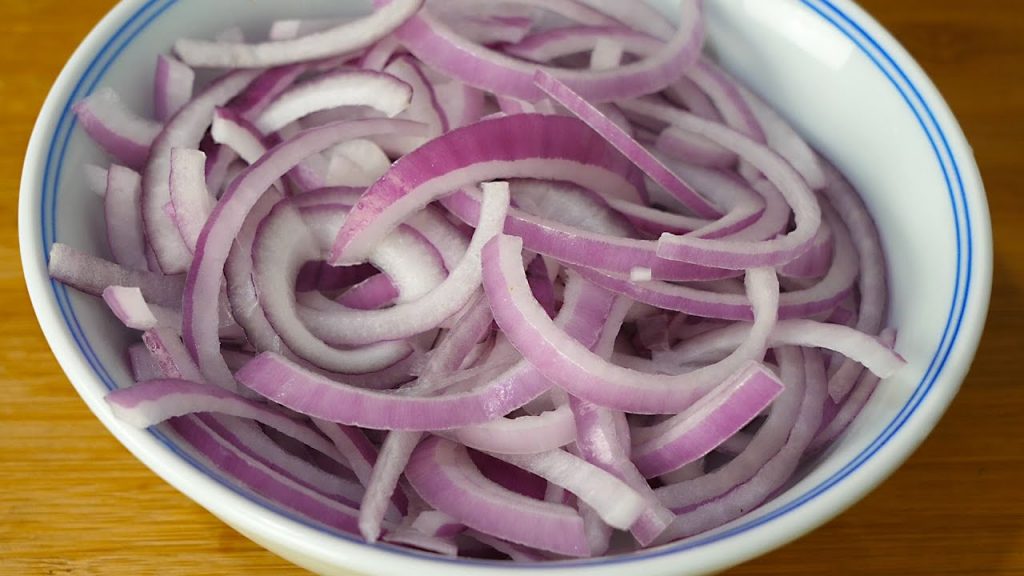 凉拌洋葱好吃有秘诀,学会这个独特做法,开胃又好吃,待客有面子Cold onion recipe