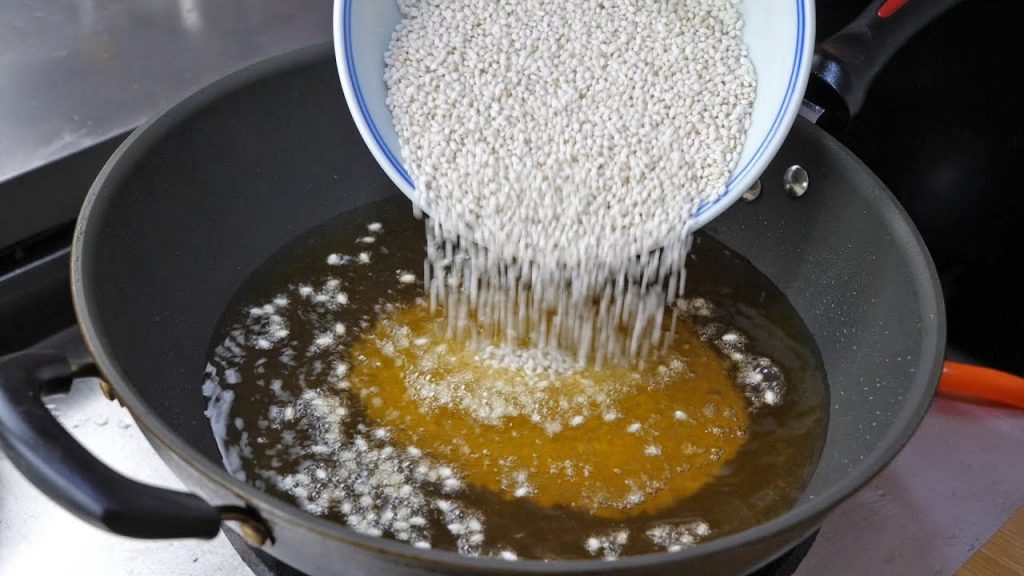 糯米倒进滚烫的油锅中,瞬间变美食,我家一周吃5次,出锅真解馋Sticky rice recipe