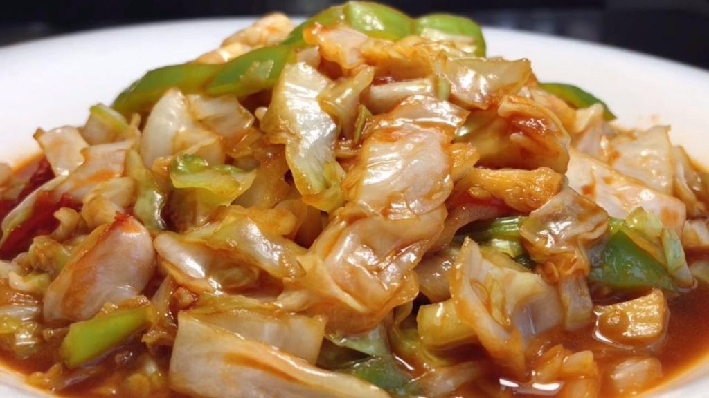 大廚教你西紅柿炒包菜的做法,爽脆開胃下酒又下飯【留意美食】#西紅柿炒包菜 #炒包菜的做法 #西紅柿食譜