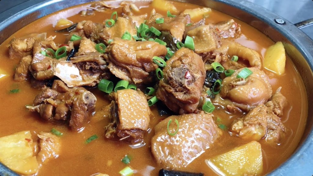 廚師長教你小雞燉蘑菇的家常做法,步驟詳細,軟爛不柴!下酒又下飯【留意美食】