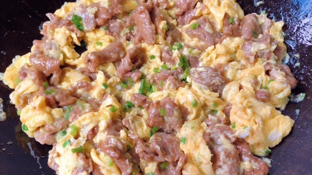 廚師長教你粵菜滑蛋牛肉的家常做法,步驟詳細,滑嫩鮮香老少皆宜【留意美食】#滑蛋牛肉 #雞蛋料理 #牛肉料理