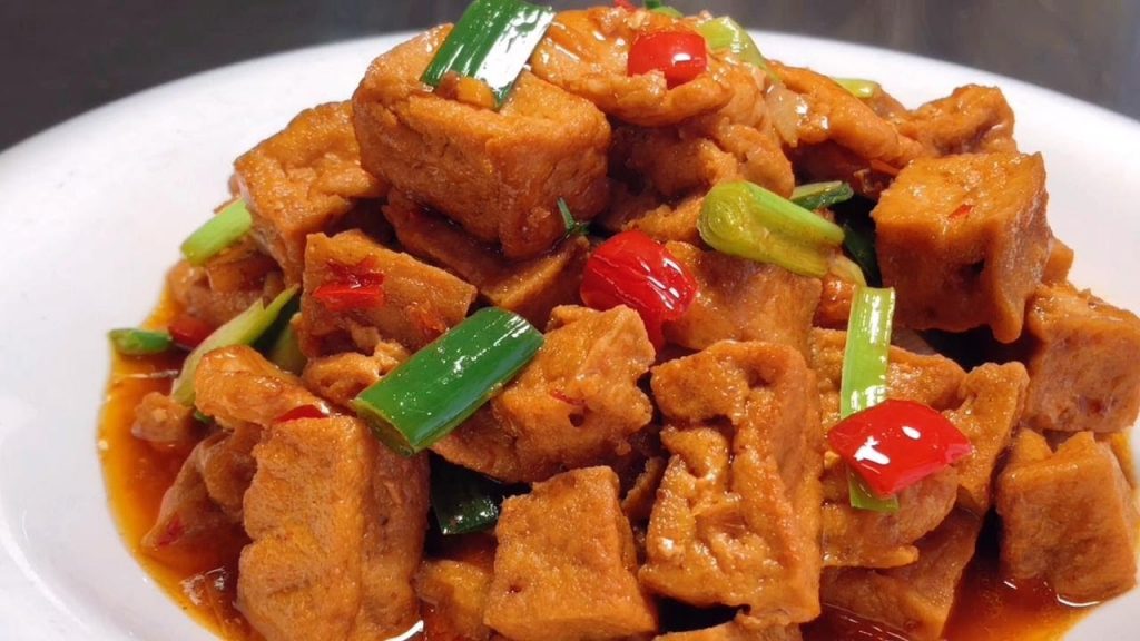 廚師長教你肉炒油豆腐的家常做法,步驟詳細,香辣入味下酒又下飯【留意美食】#肉炒油豆腐 #豆腐料理