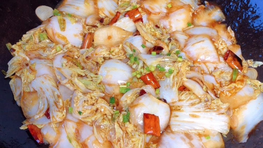 廚師長教你酸辣白菜的家常做法,步驟詳細,酸辣開胃下酒又下飯【留意美食】#酸辣白菜 #白菜料理 #白菜食譜