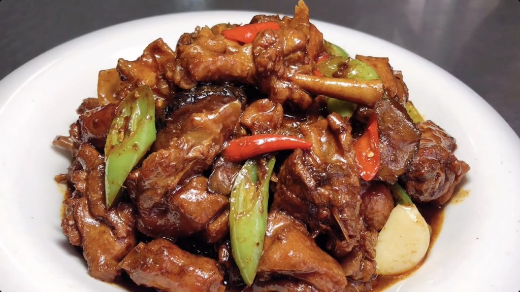 廚師長教你醬爆鴨的家常做法,步驟詳細,醬香濃郁下酒又下飯【留意美食】