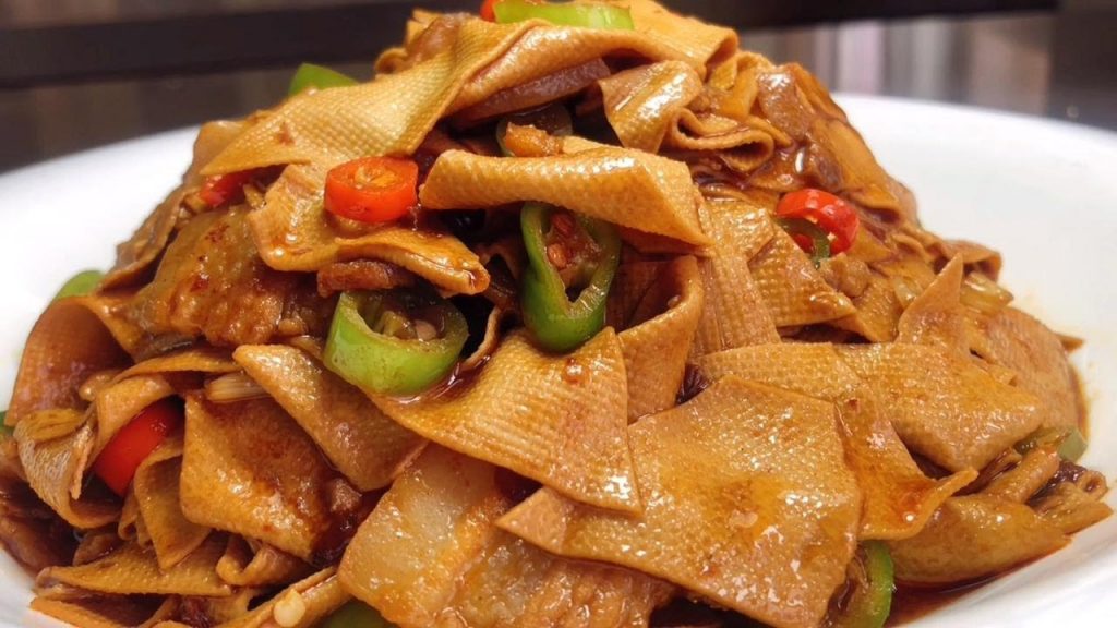 廚師長教你黃燜豆皮的家常做法,步驟詳細,滑嫩入味下酒又下飯 【留意美食】#黃燜豆皮 #黃燜豆皮做法 #豆皮食譜