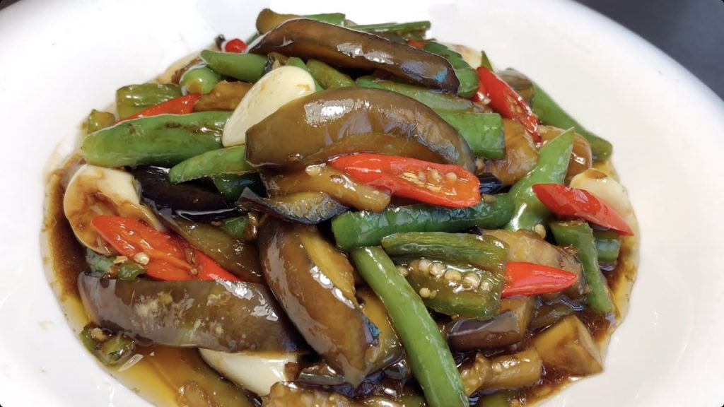 愛吃茄子的一定要進來看看!大廚教你用辣椒炒茄子的做法,鮮辣滑嫩!好吃又下飯!