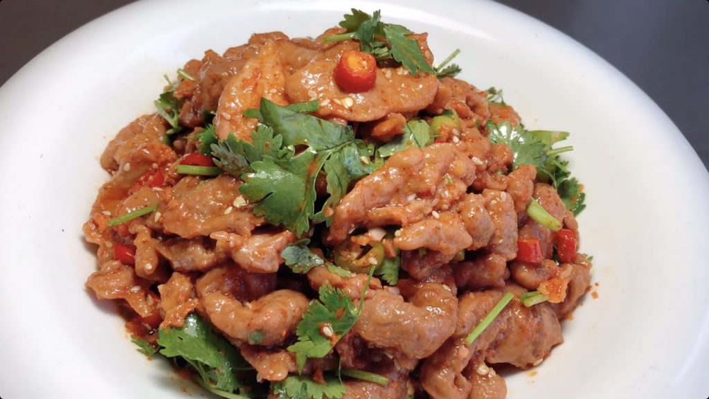 涼拌牛肉怎麼做更好吃?大廚教你新做法,做出來的牛肉滑嫩又鮮香!