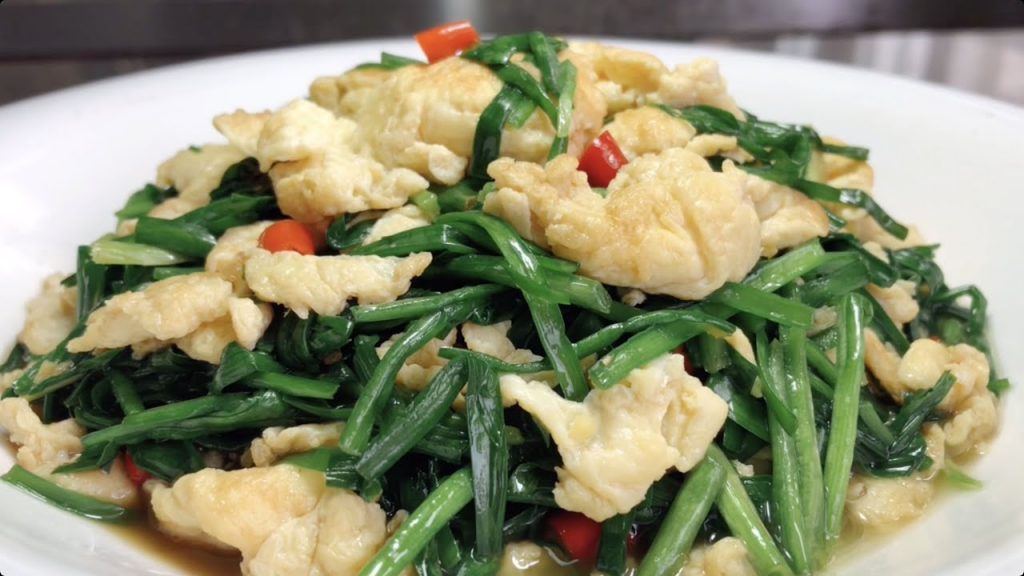 這才是韭菜炒雞蛋最正確的做法!飯店大廚教你好吃的竅門,雞蛋滑嫩不出水!【留意美食】