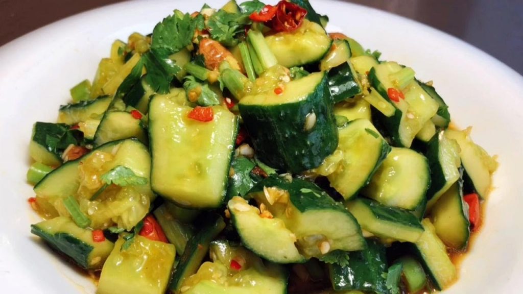 飯店的拍黃瓜為什麼好吃,大廚教你技巧,脆嫩爽口香辣入味【留意美食】