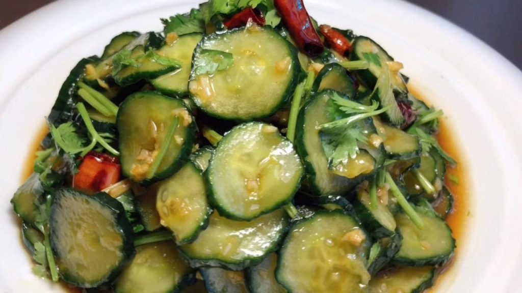 黃瓜這樣做簡單又好吃,大廚教你技巧,香辣開胃下酒又下飯 【留意美食】#黃瓜 #黃瓜食譜 #黃瓜料理