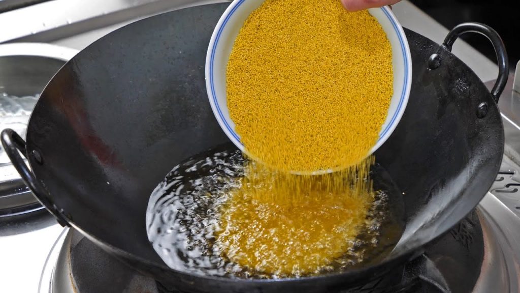 1碗小米倒入滚烫的油锅中,瞬间变美食,第一次见这做法,真厉害Millet