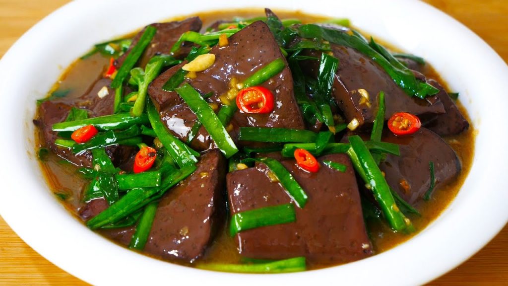 炒猪血时,切记别马上下锅,大厨教你一招,猪血滑嫩无腥味Fried pork blood