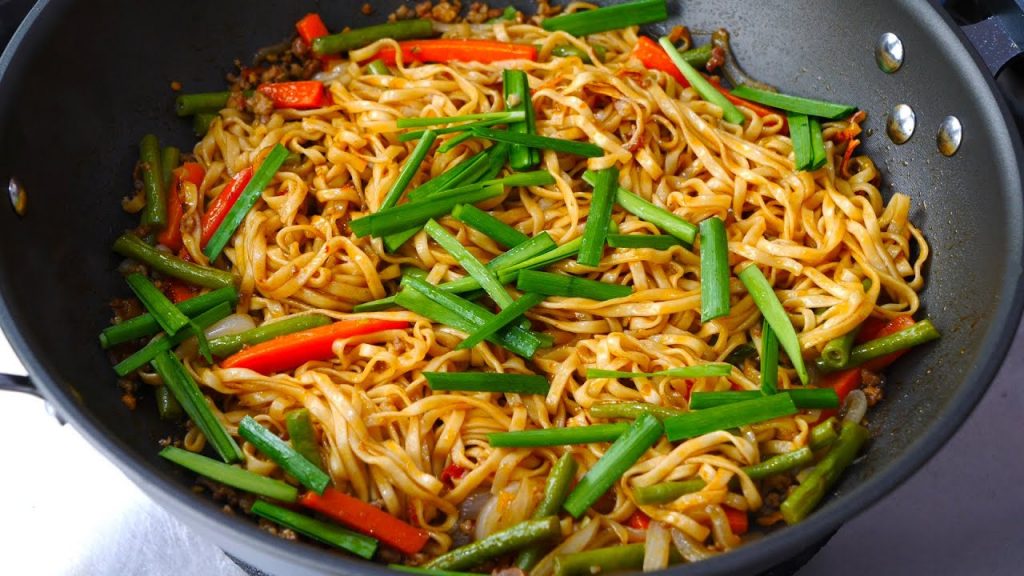 面条别只会水煮,试试这个新吃法,一周吃7次都不腻,比肉还香noodles