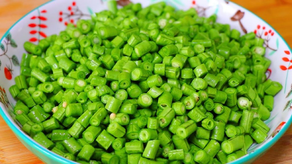 豆角切成丁,实在太好吃了,加一碗大米,孩子一次能吃2大碗【小诺厨房 VS刘姐厨房 Magic Food】