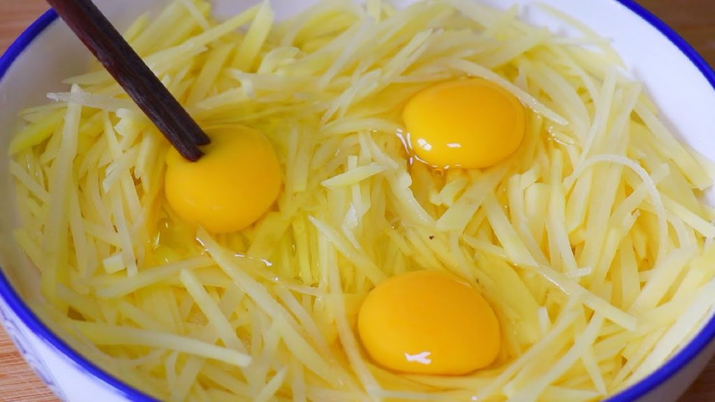 土豆丝里打3个鸡蛋,没料到这么好吃,我家一周吃5次,全家爱吃【小诺厨房 VS刘姐厨房 Magic Food】