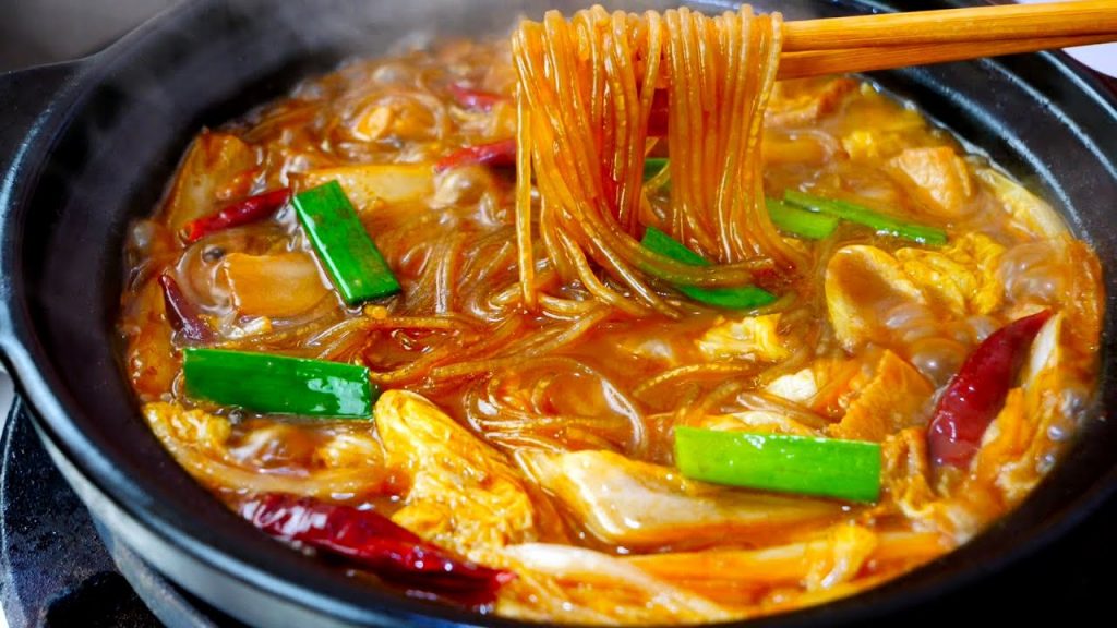 猪肉白菜炖粉条最好吃做法?诀窍在这里,香气扑鼻,炖一锅不够吃