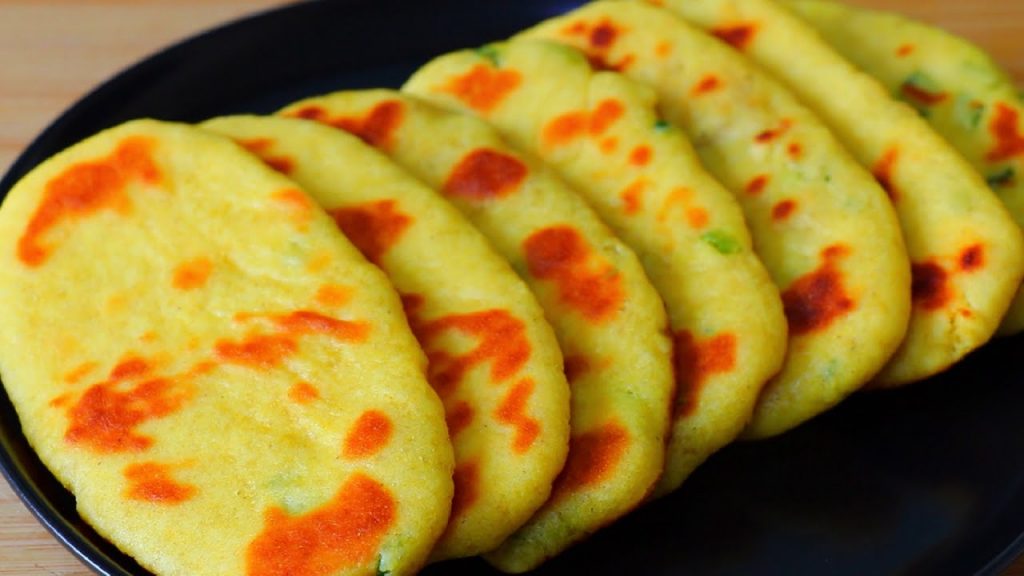 玉米面加鸡蛋,开水一烫,做成早餐饼,松软香甜,营养美味太香了【小诺厨房 VS刘姐厨房 Magic Food】