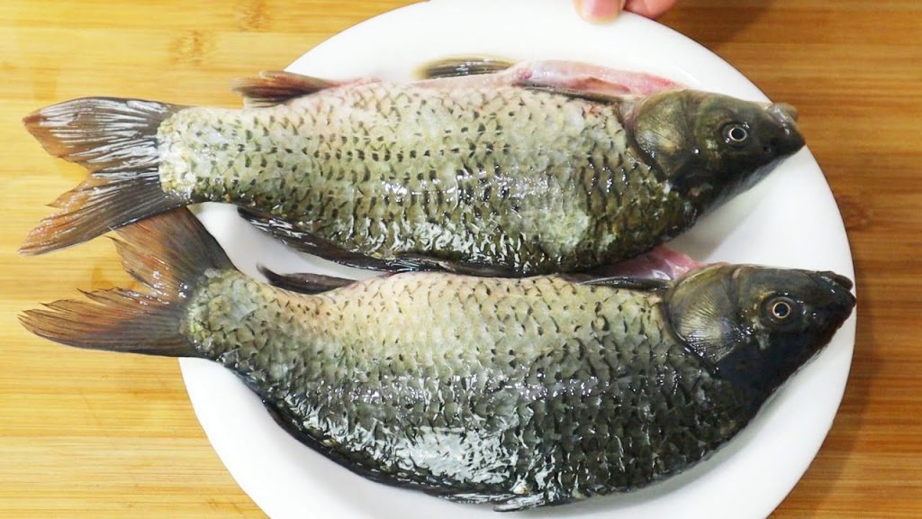 鲫鱼超好吃的做法,酒店大厨教你技巧,味道鲜美无腥味,收藏了