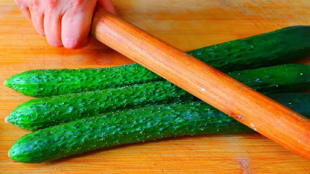 凉拌黄瓜切记不要用盐腌,教你一招,比饭店做的好吃,5分钟学会【小诺厨房 VS刘姐厨房 Magic Food】