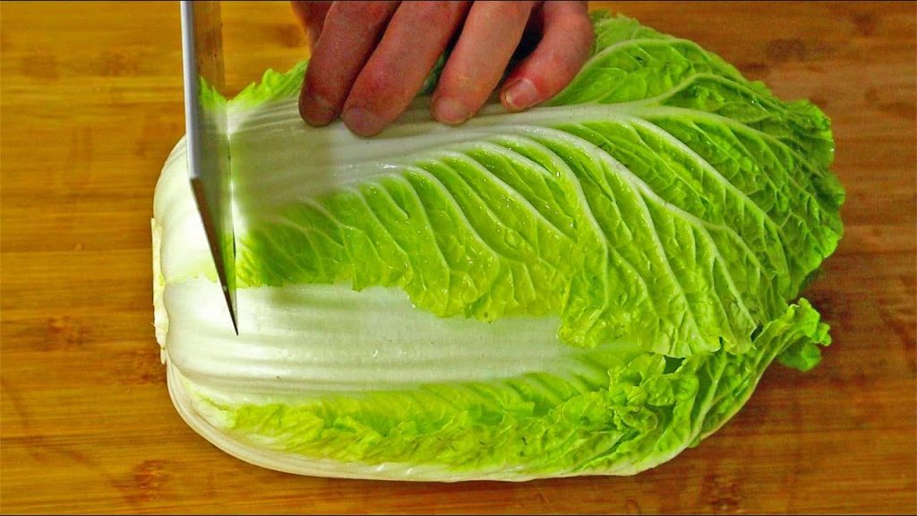 炒白菜时,直接下锅是大错!大厨教你一招,鲜嫩爽脆,不出水Chinese cabbage