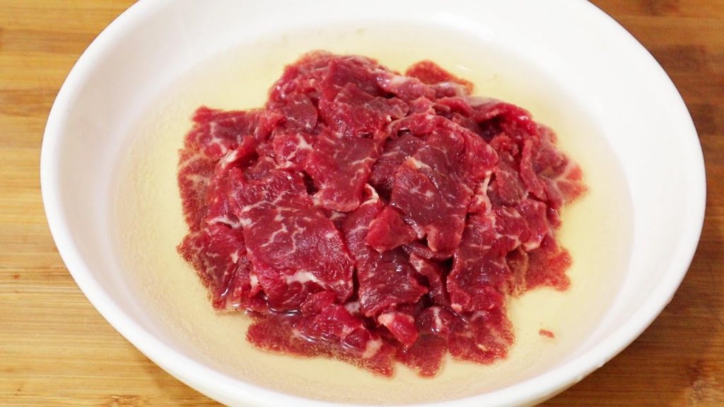 炒牛肉时,牛肉一炒就老,大厨教你一招,炒出来的牛肉滑嫩不柴beef