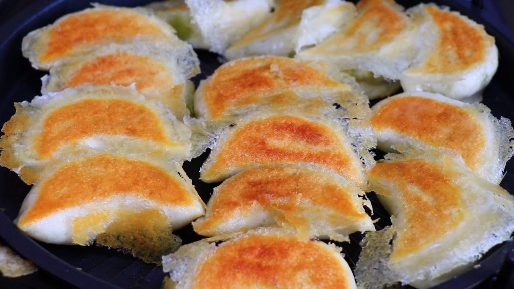 水煎包新做法,外皮酥脆内层松软,掌握关键这几点,一次就成功【小诺厨房 VS刘姐厨房 Magic Food】