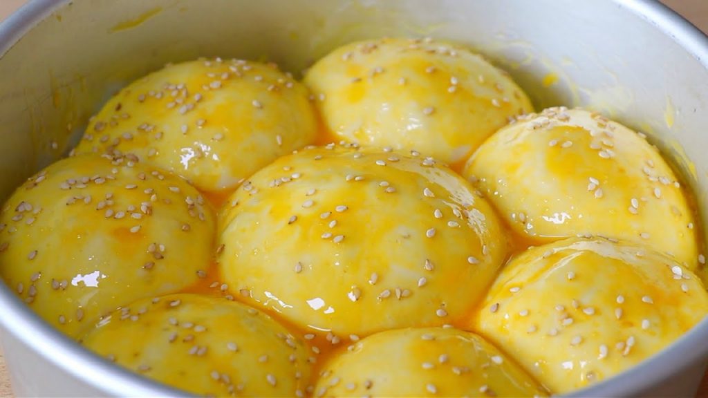 2碗面粉1个鸡蛋,不用烤箱也能做面包,柔软又拉丝,孩子吃不够【小诺厨房 VS刘姐厨房 Magic Food】