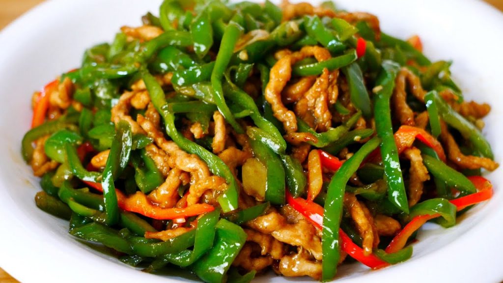 青椒肉丝先炒青椒还是肉丝,好多人都做错了,看饭店大厨怎么做的Green pepper shredded pork