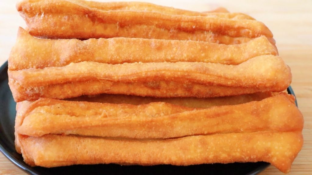 蓬松大油条:除了和面配比,揉面是关键,学会这技巧,个个空心【小诺厨房 VS刘姐厨房 Magic Food】