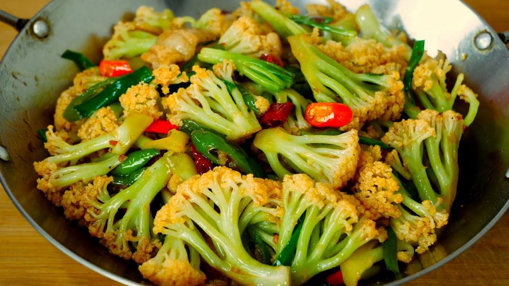 干锅花菜有人过油有人直接炒,大厨教你正确做法,鲜香爽脆超好吃Cauliflower in dry pot