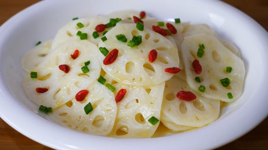 莲藕直接用清水洗就错了,等于吃淤泥,教你一招,泥土虫卵全跑光Fried lotus root