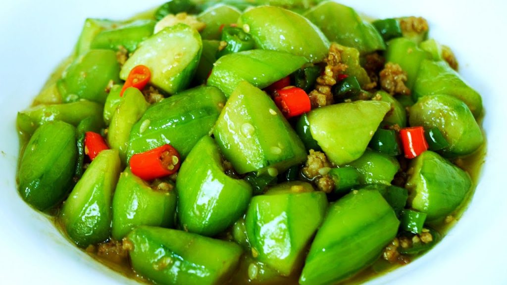 炒丝瓜有人焯水,有人直接炒,难怪不好吃,看酒店大厨如何做的Fried loofah