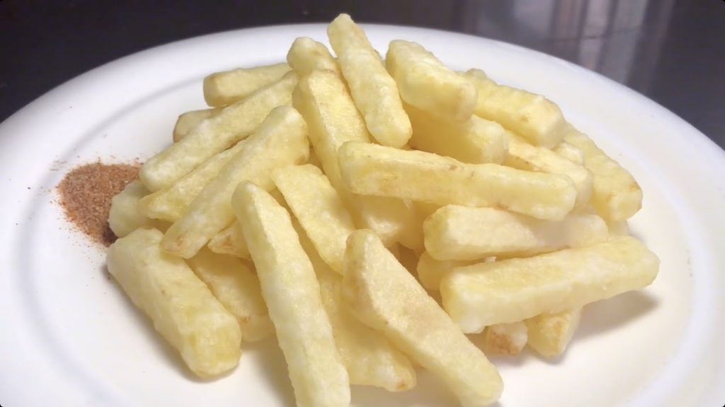 薯條怎樣炸酥脆不回軟?大廚教你技巧,原來這麼簡單,上桌就搶光