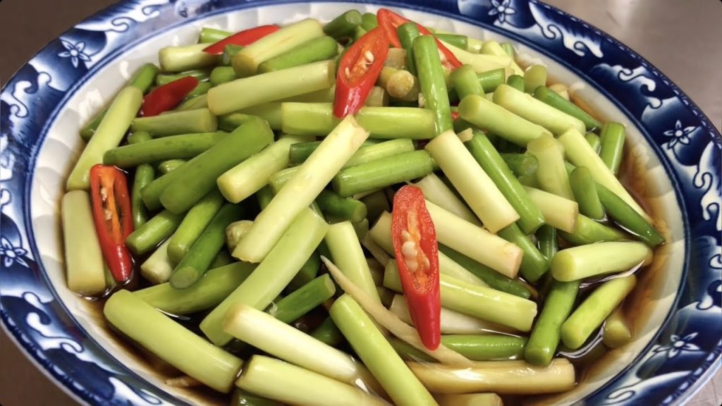 醃蒜苔很多人都做錯了,大廚教你正確做法,開胃解膩,3小時就能吃