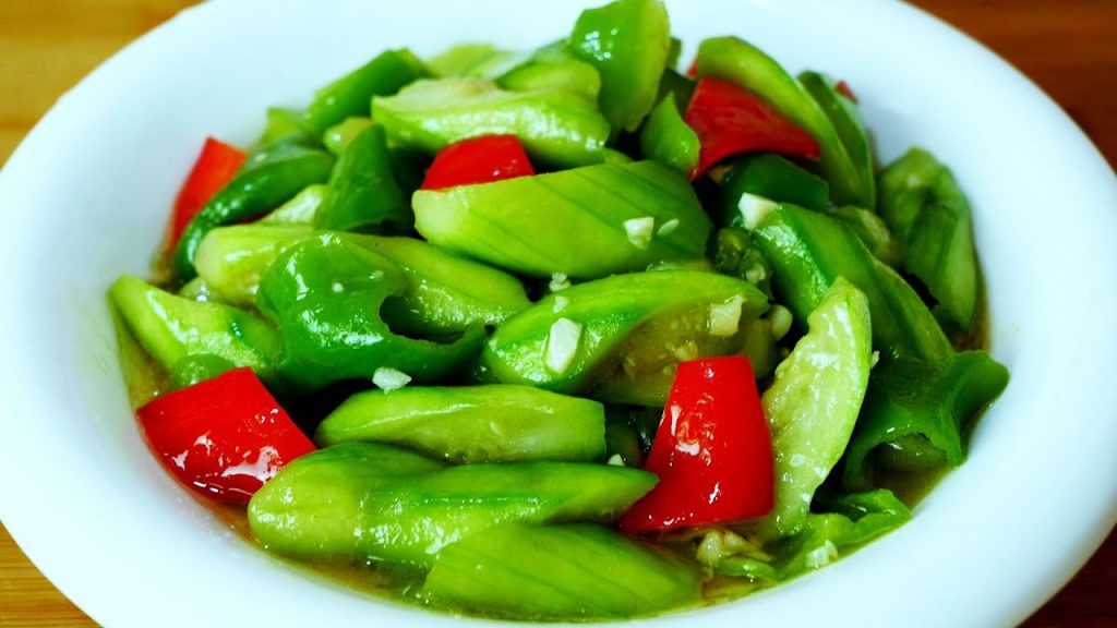 炒丝瓜不要直接下锅了,30年大厨教你一招,不出水不发黑超好吃Fried loofah