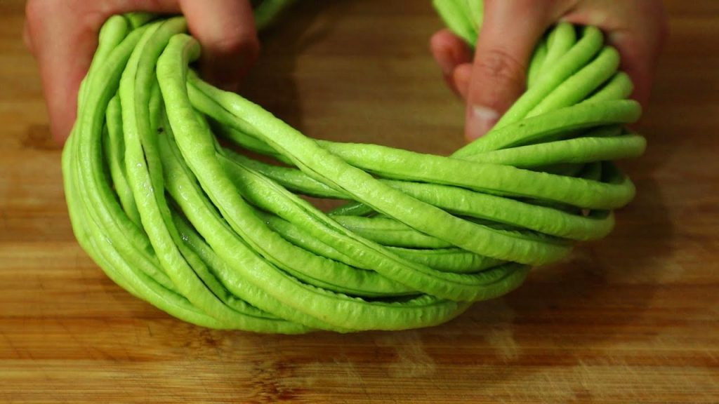 炒豆角有人焯水,有人直接下锅,难怪不好吃,大厨教你正确做法Long bean eggplant strips
